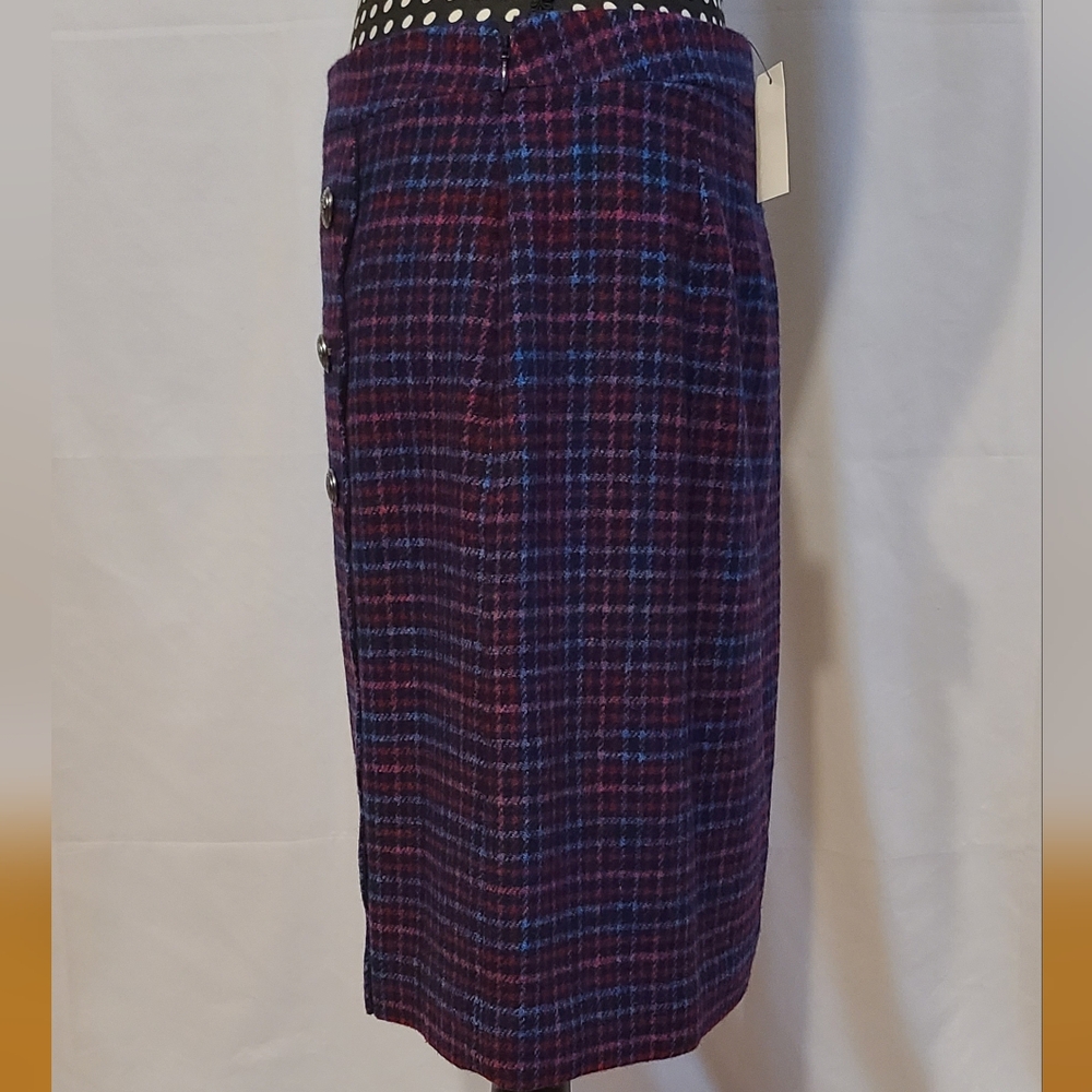 Talbots Plaid Skirt With Accent Buttons - Picture 4 of 9